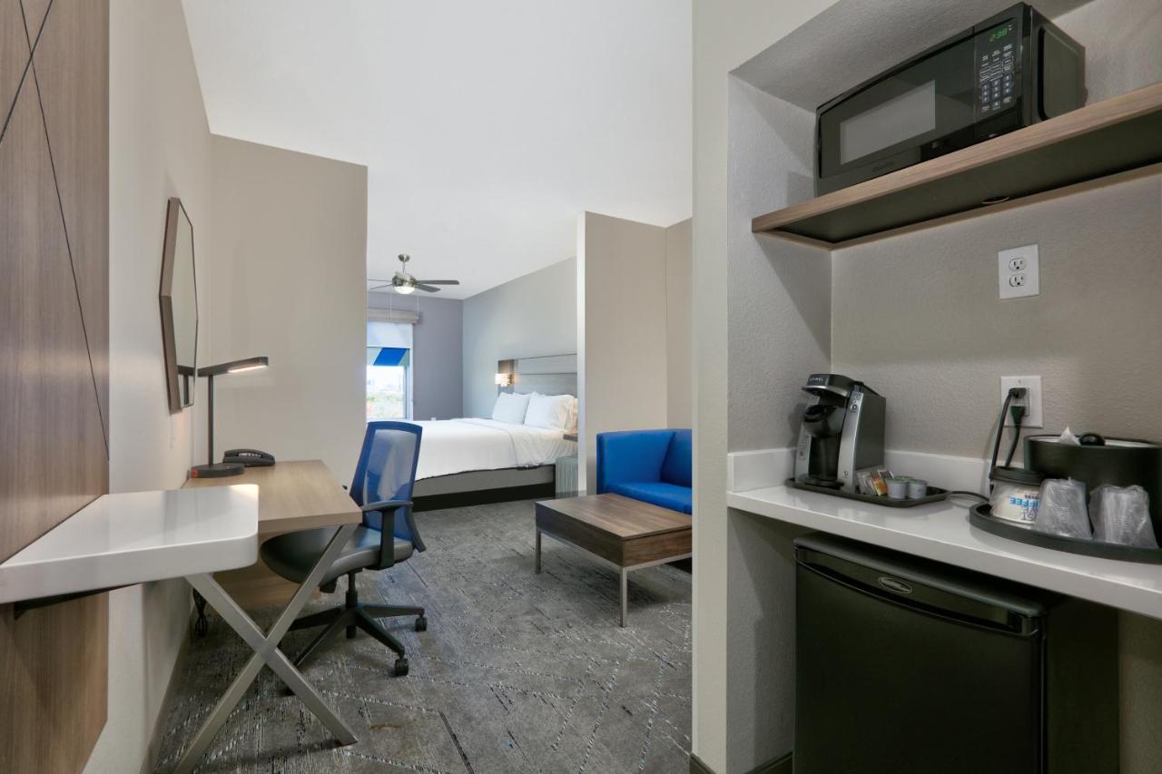 Holiday Inn Express & Suites North Dallas At Preston By Ihg Exterior foto