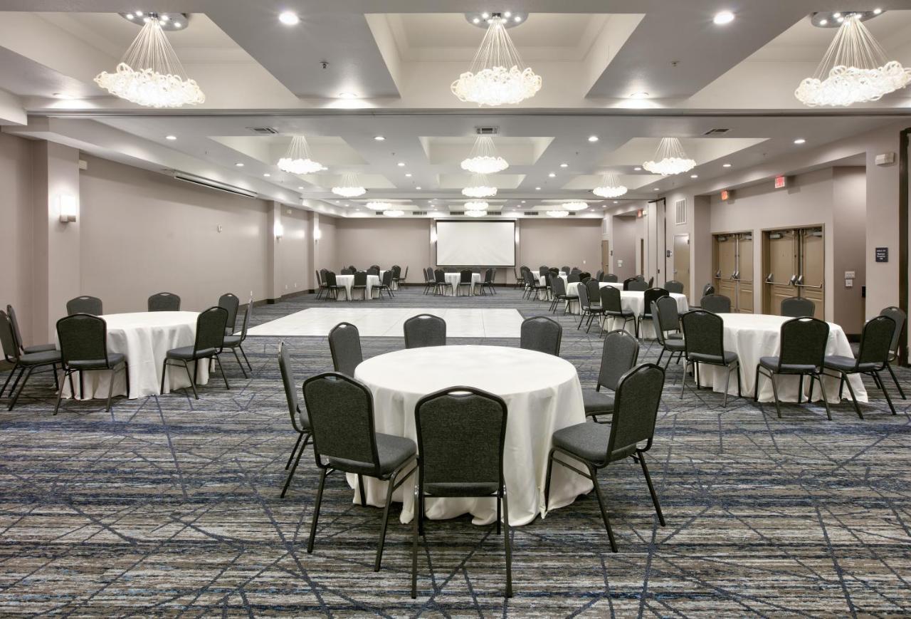 Holiday Inn Express & Suites North Dallas At Preston By Ihg Exterior foto