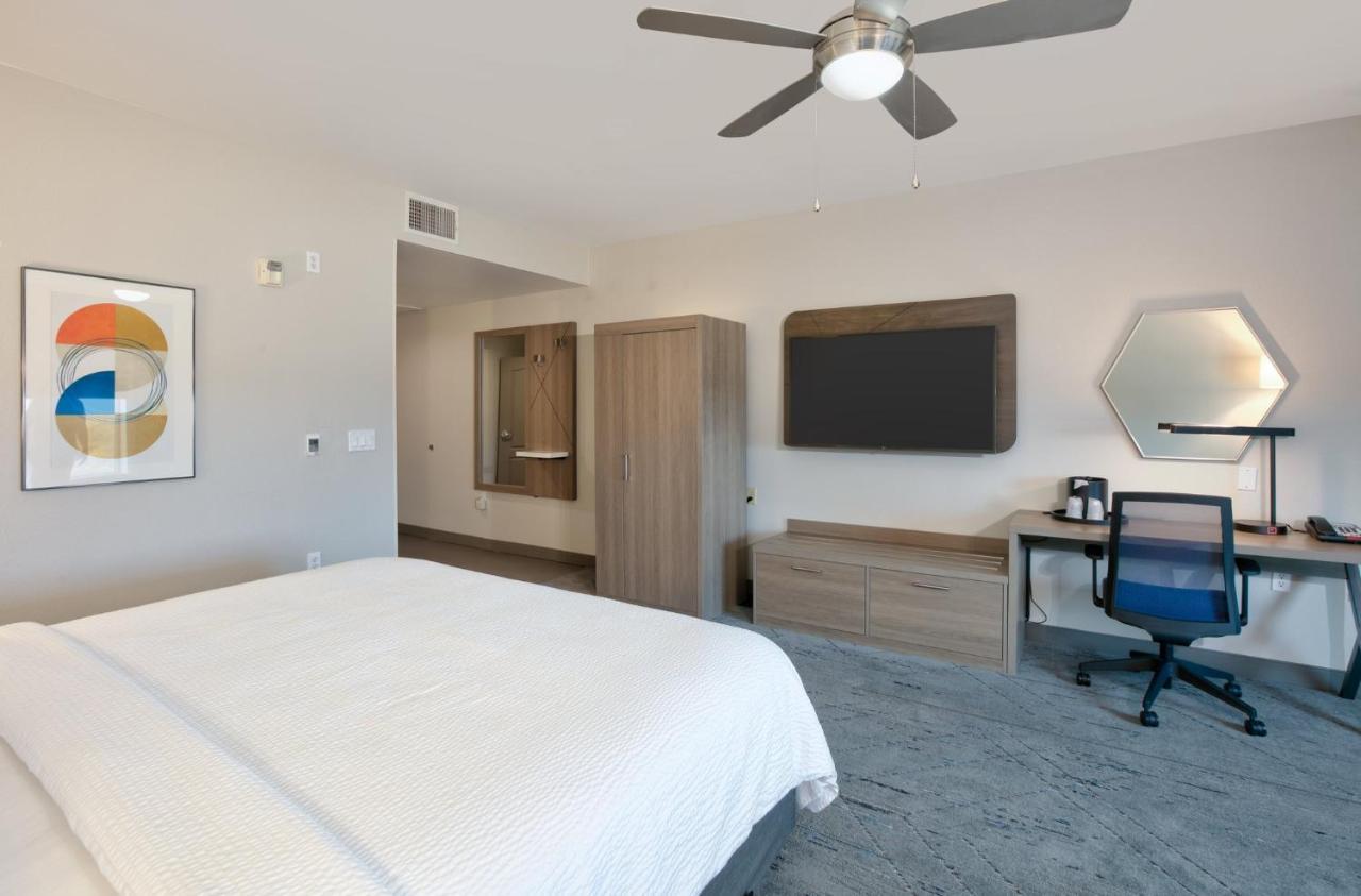 Holiday Inn Express & Suites North Dallas At Preston By Ihg Exterior foto